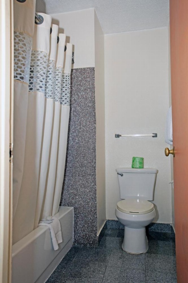 National 9 Motel image 7